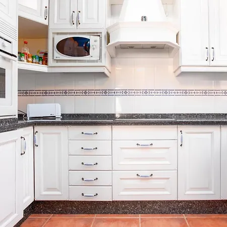 Casa Del Pueblo Nyaraló Marbella